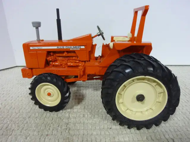 1/16 ALLIS-CHALMERS TWO-TWENTY Farm Toy Tractor