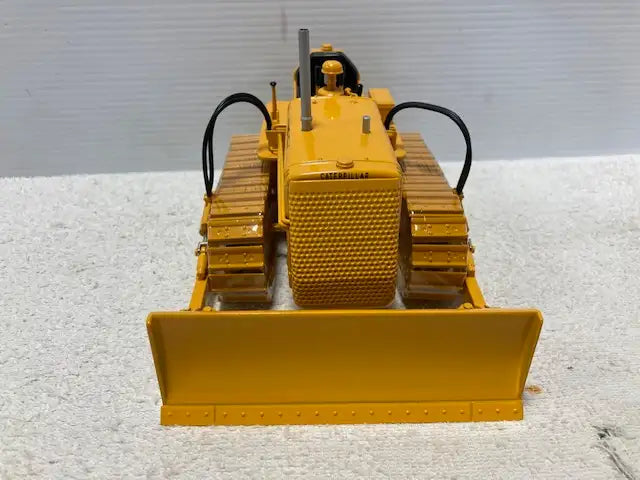 1/16 CATERPILLAR D2 W/BLADE Die-Cast Construction Toy