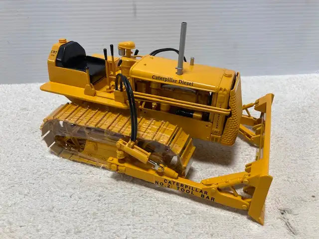 1/16 CATERPILLAR D2 W/BLADE Die-Cast Construction Toy