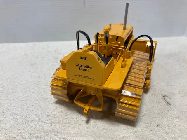 1/16 CATERPILLAR D2 W/BLADE Die-Cast Construction Toy