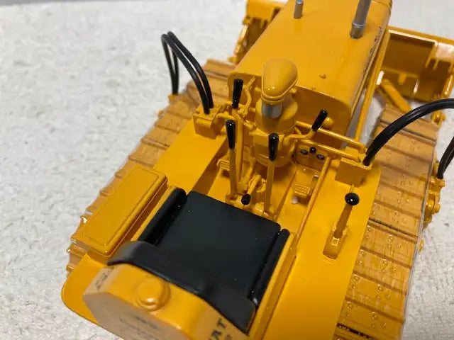 1/16 CATERPILLAR D2 W/BLADE Die-Cast Construction Toy