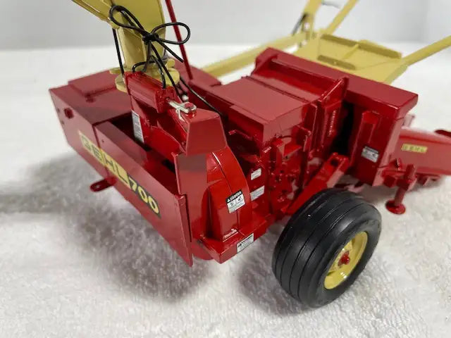 1/16 GEHL 700 2 Row Chopper Farm Toy