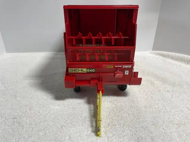 1/16 GEHL Model 640 Forage Wagon Diecast Farm Toy