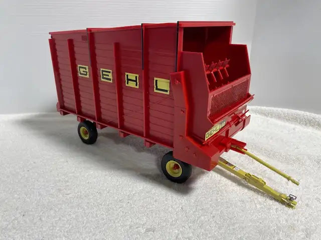 1/16 GEHL Model 640 Forage Wagon Diecast Farm Toy