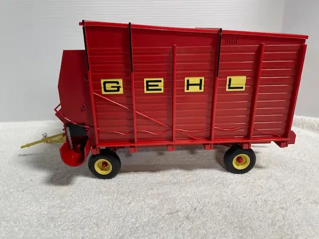1/16 GEHL Model 640 Forage Wagon Diecast Farm Toy