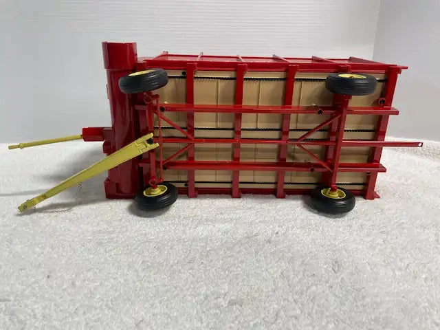 1/16 GEHL Model 640 Forage Wagon Diecast Farm Toy