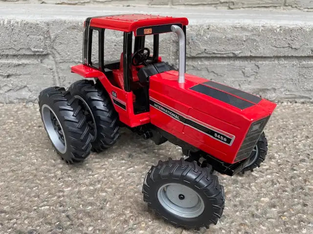 1/16 INTERNATIONAL 5488 Farm Toy Tractor