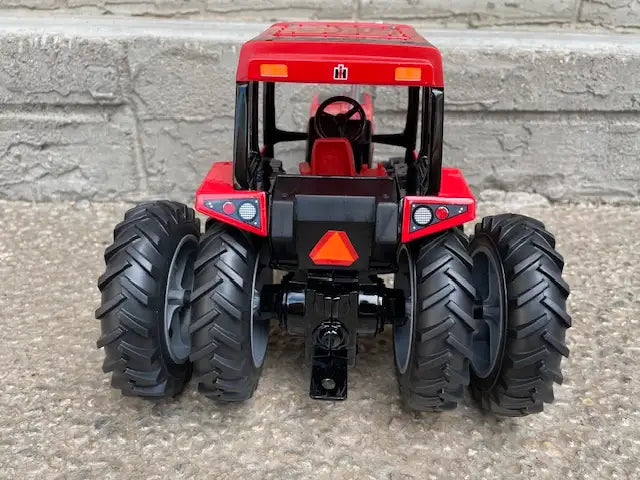 1/16 INTERNATIONAL 5488 Farm Toy Tractor