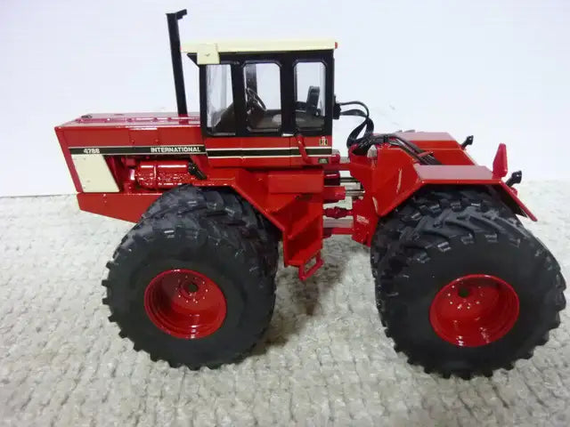 1/32 INTERNATIONAL 4786 Farm Toy Tractor