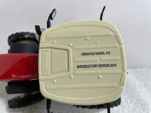 1/32 VERSATILE 310 MFWD INTRO Farm Toy Tractor