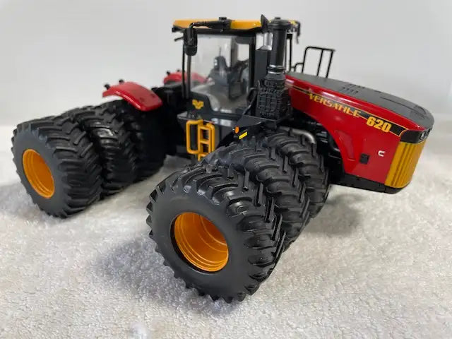 1/32 VERSATILE 620 Custom Triples Farm Toy Tractor