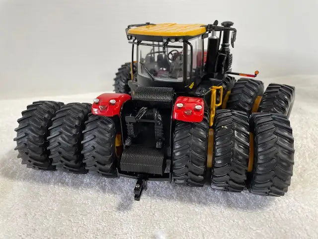 1/32 VERSATILE 620 Custom Triples Farm Toy Tractor