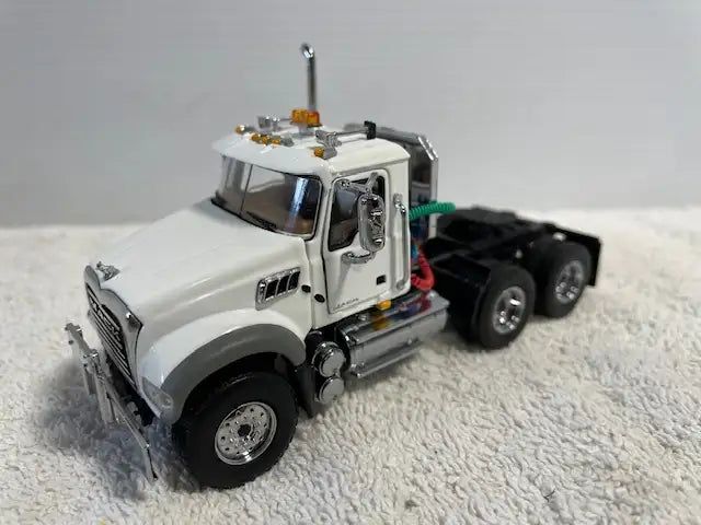 1/50 MACK GRANITE MP Truck w/tri-axle lowboy Construction Toy