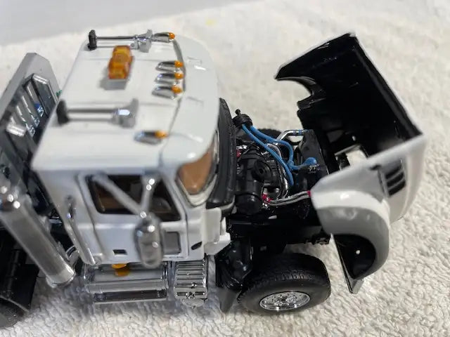 1/50 MACK GRANITE MP Truck w/tri-axle lowboy Construction Toy