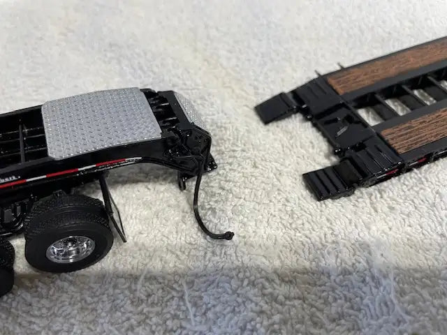 1/50 MACK GRANITE MP Truck w/tri-axle lowboy Construction Toy