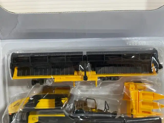 1/64 NEW HOLLAND CR9.90 2023 FARM SHOW Toy Combine
