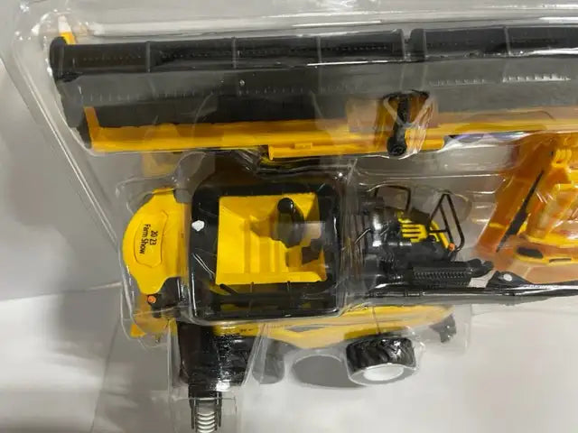 1/64 NEW HOLLAND CR9.90 2023 FARM SHOW Toy Combine