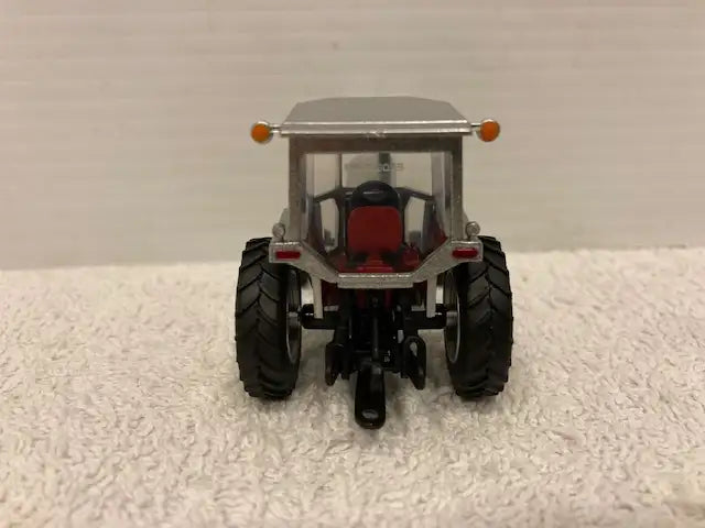 1/64 WHITE 2-110 Farm Toy Tractor