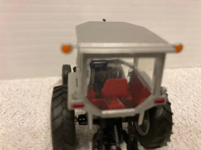 1/64 WHITE 2-110 Farm Toy Tractor