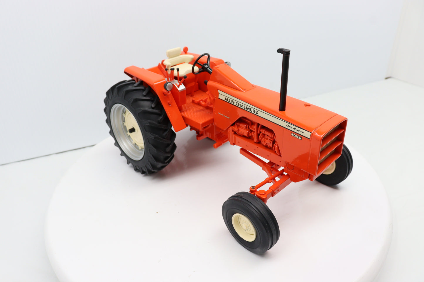 1/16 Allis-Chalmers 190XT