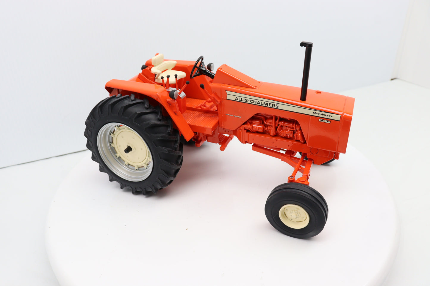 1/16 Allis-Chalmers 190XT