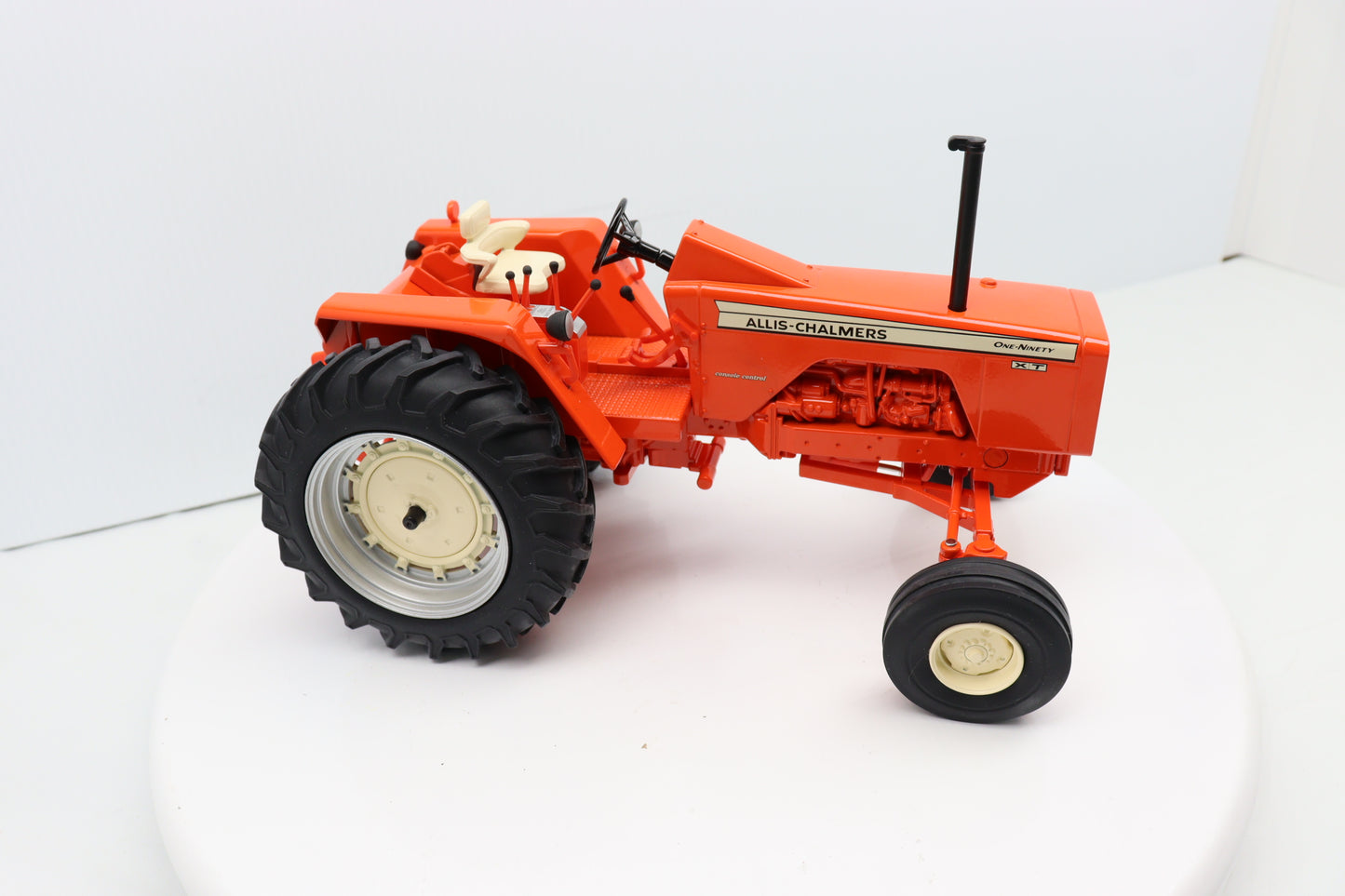 1/16 Allis-Chalmers 190XT