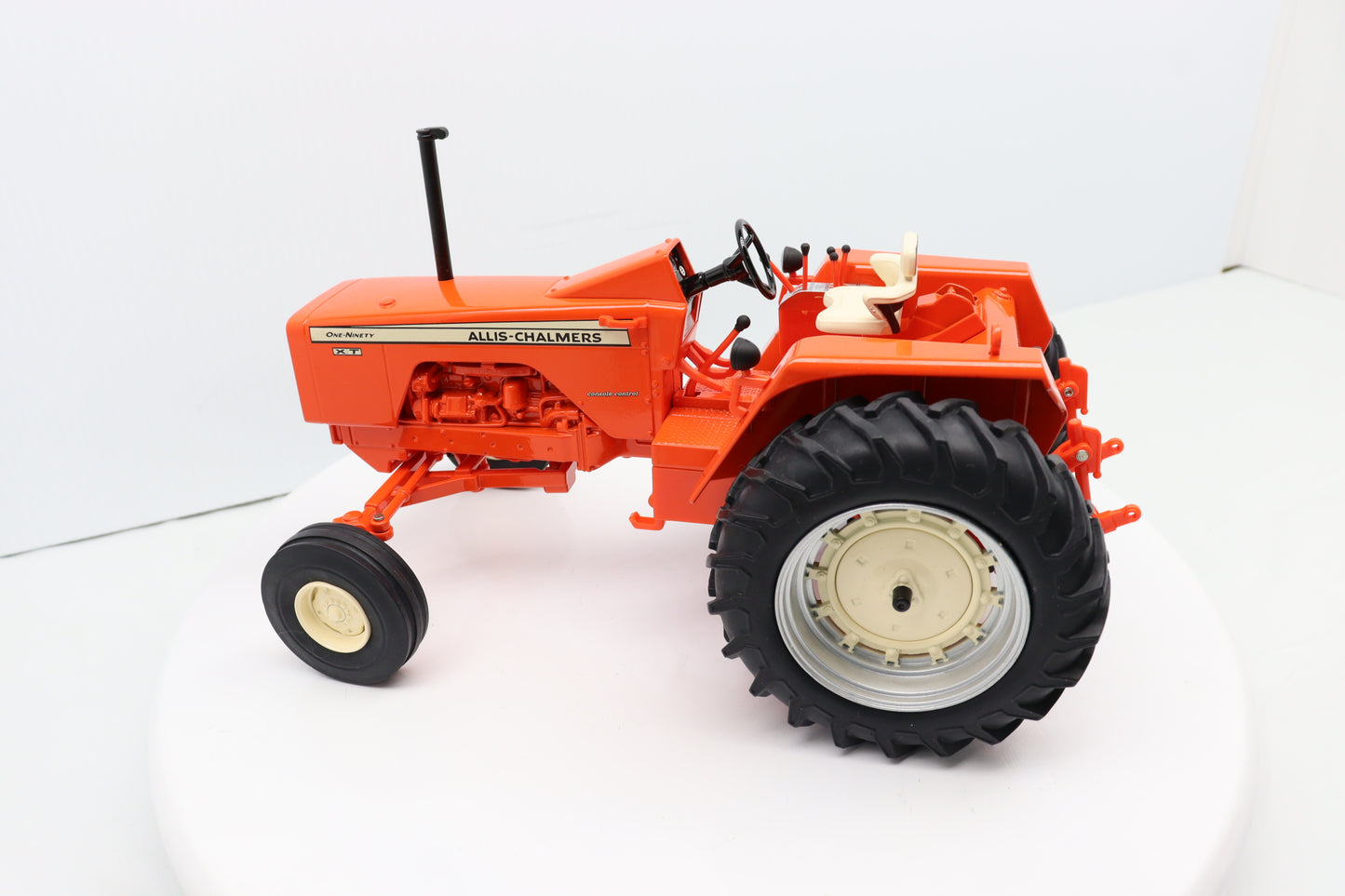 1/16 Allis-Chalmers 190XT