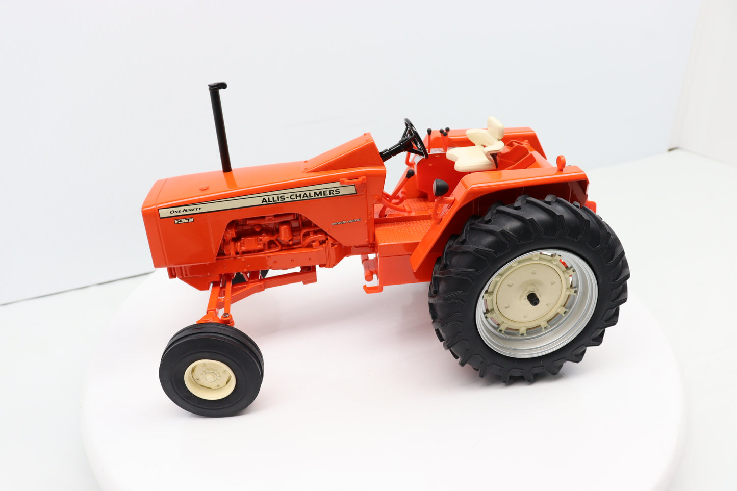 1/16 Allis-Chalmers 190XT