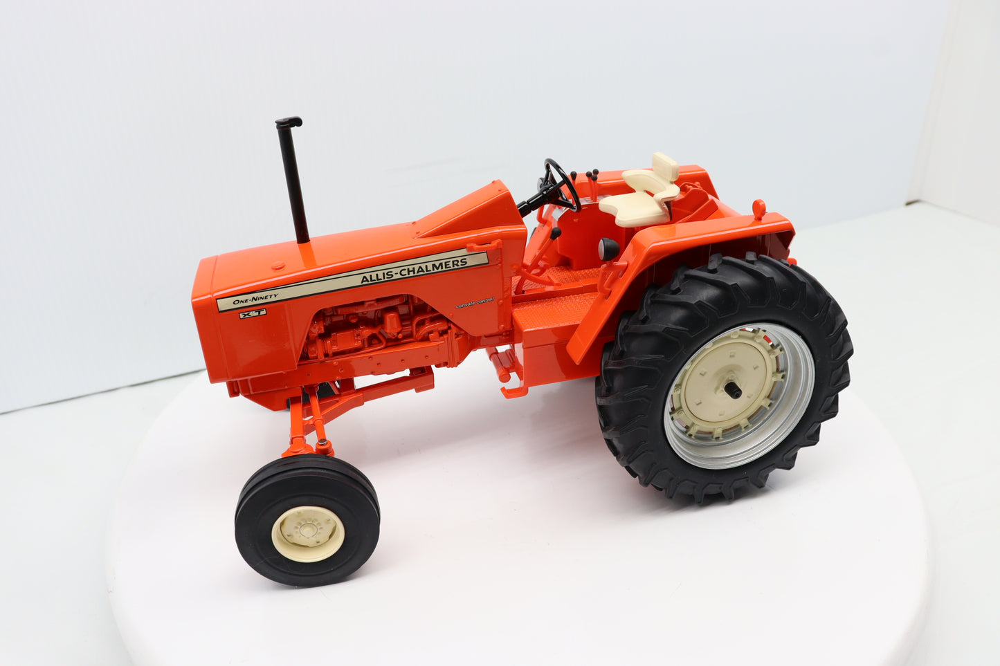 1/16 Allis-Chalmers 190XT