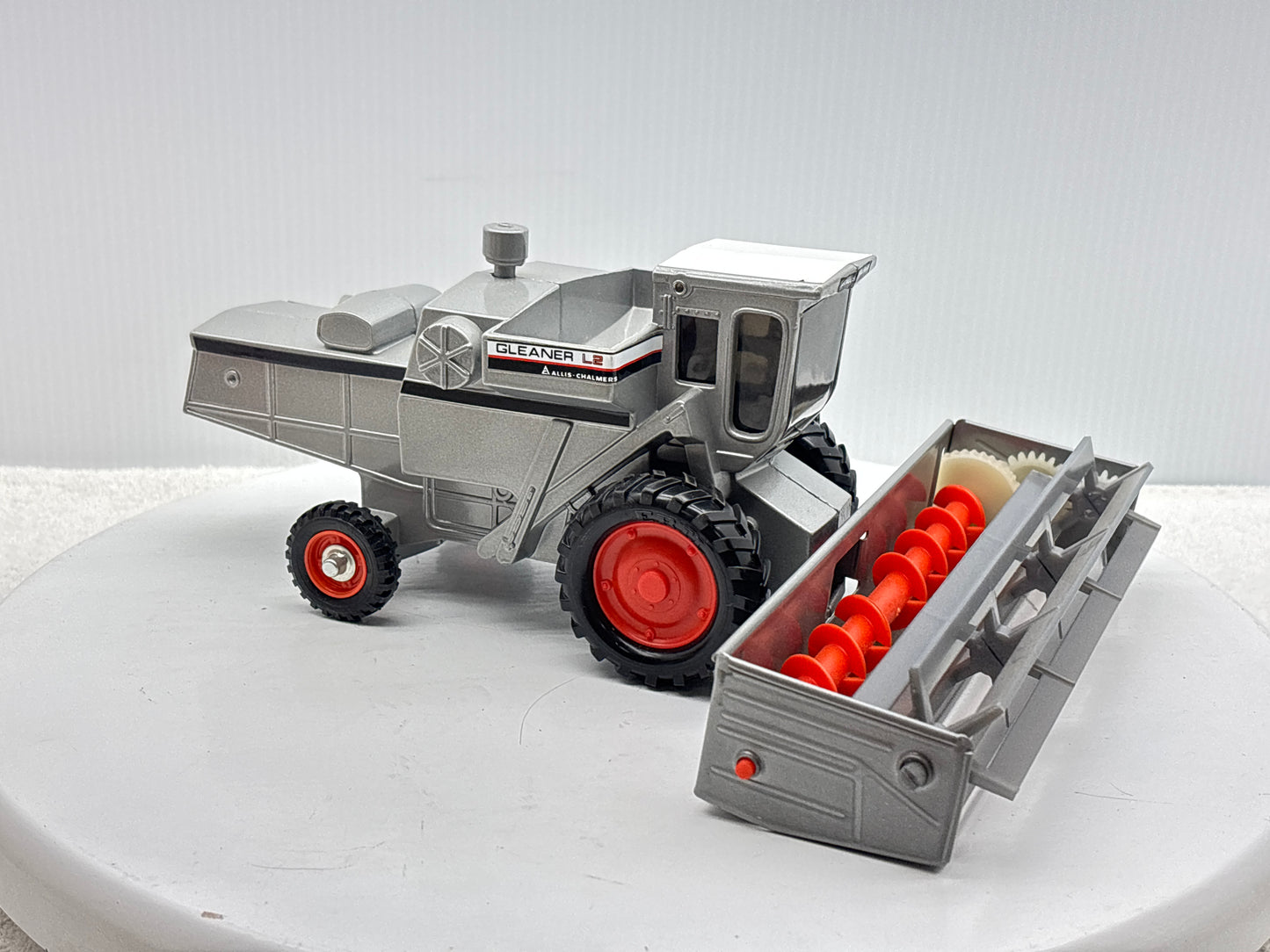 1/32 Allis-Chalmers Gleaner L2 Red Stripe