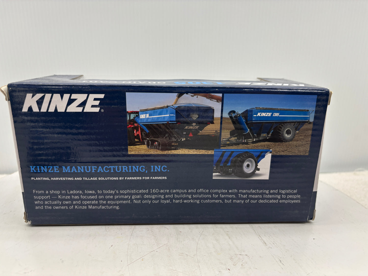 1/64 Kinze 1305 Wheeled Grain Cart