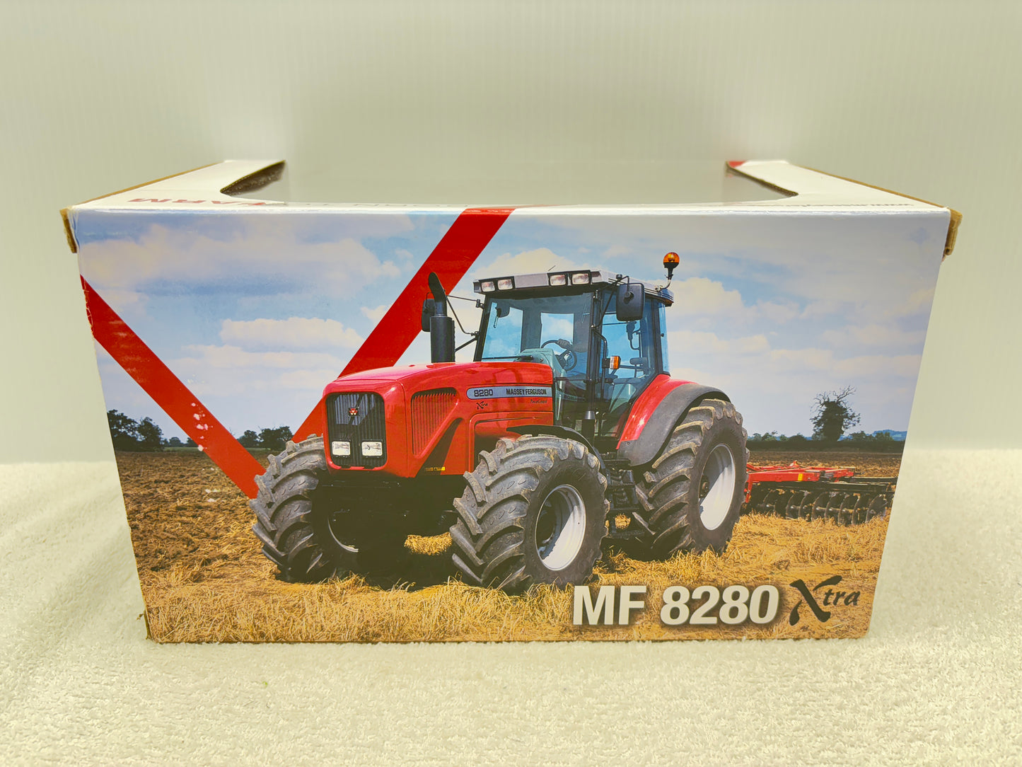 1/32 Massey Ferguson 8280 Xtra