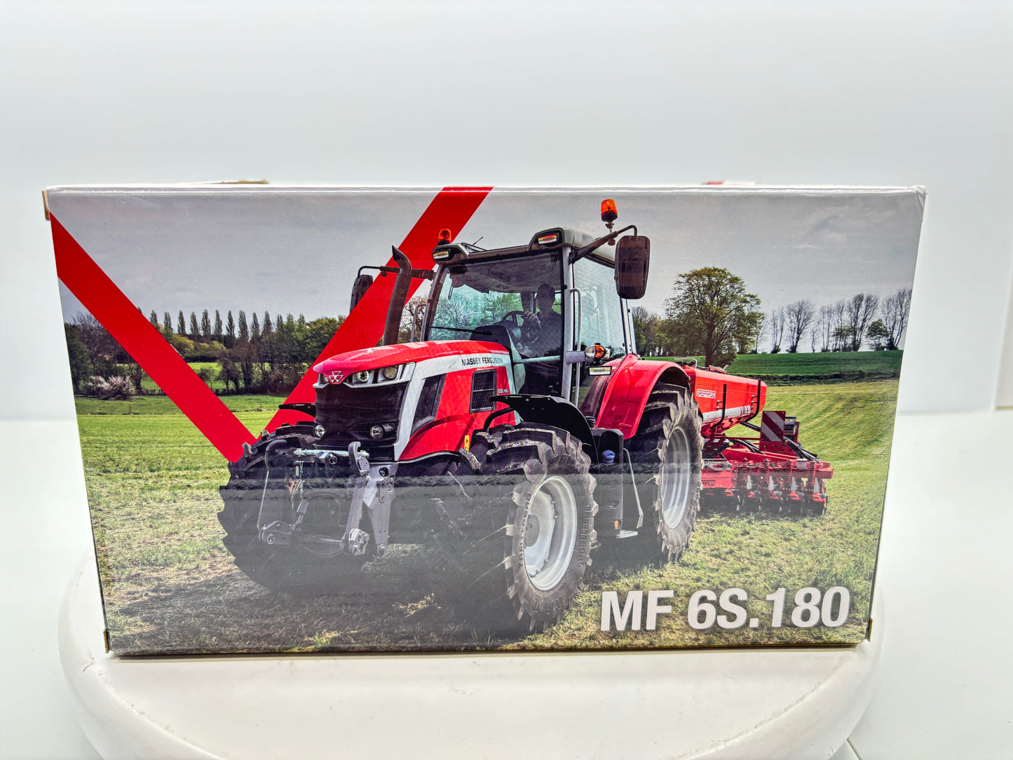 1/32 Massey Ferguson 65.180 Red