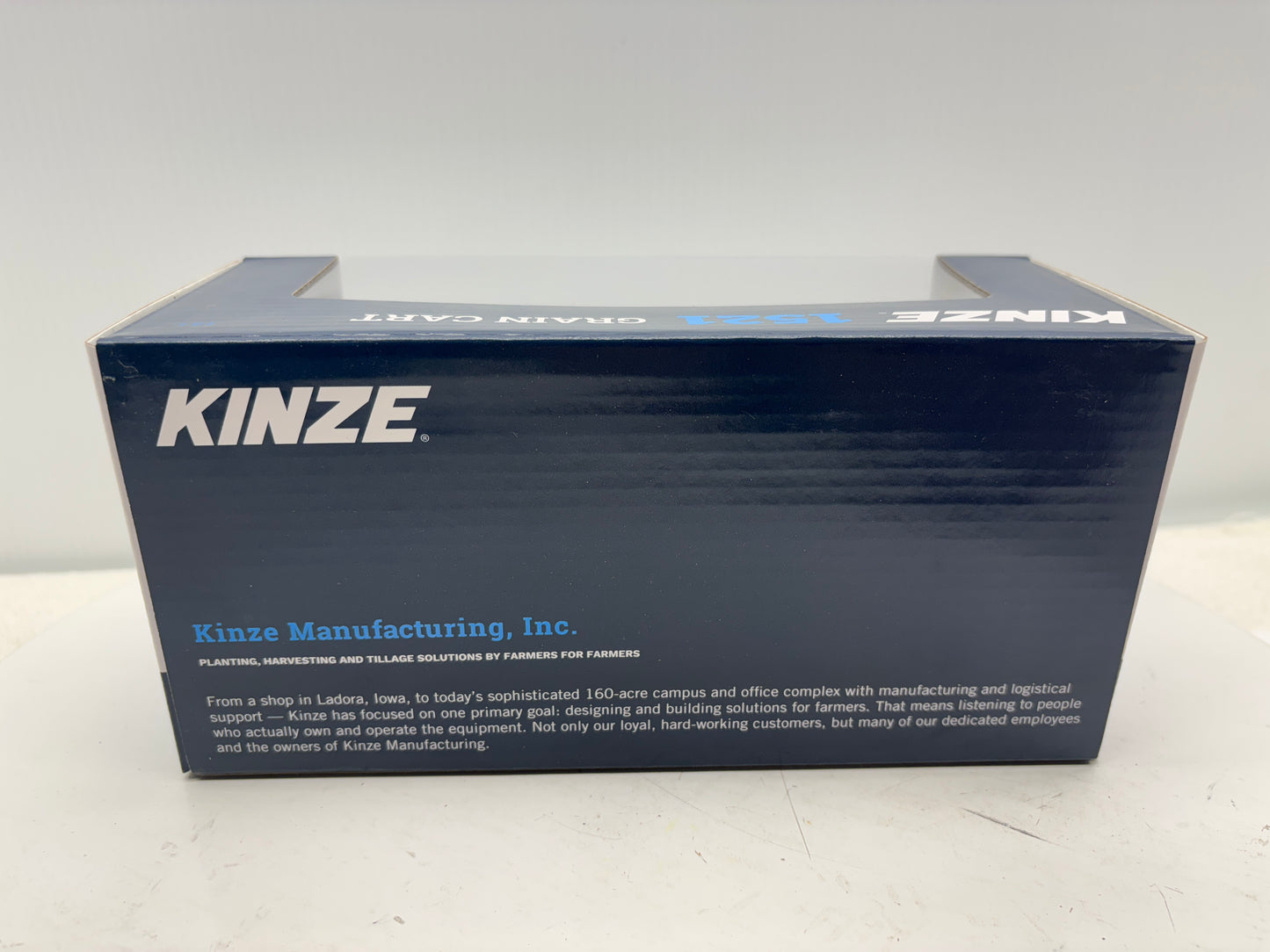 1/64 Kinze 1521 Flotation Singles Grain Cart