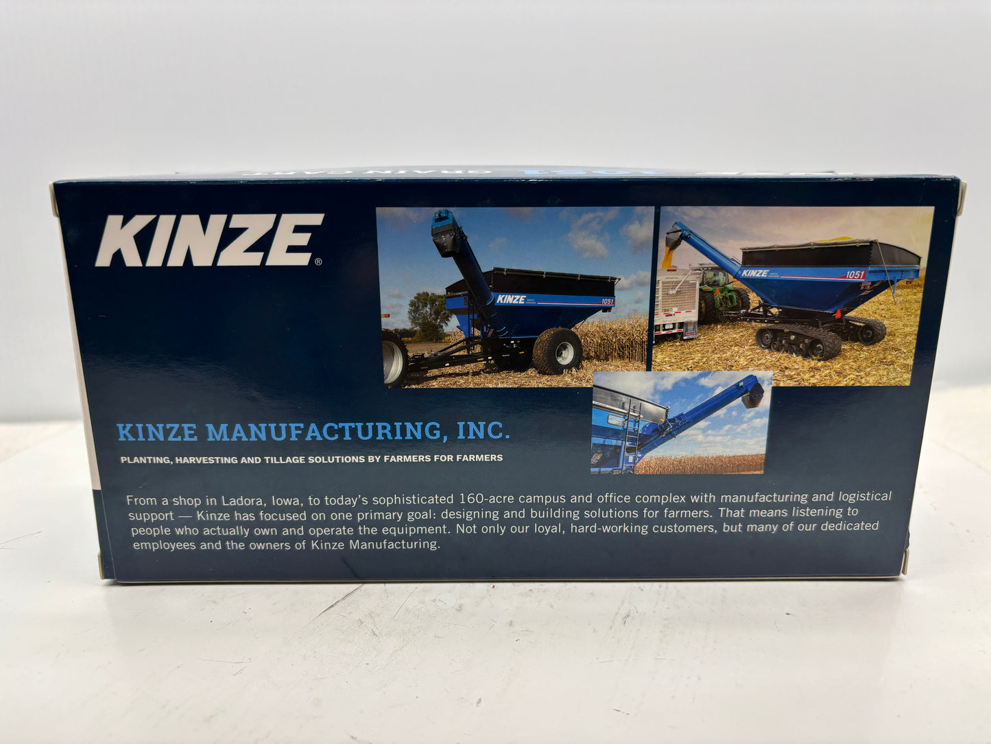 1/64 Kinze 1051 Tracked Grain Cart