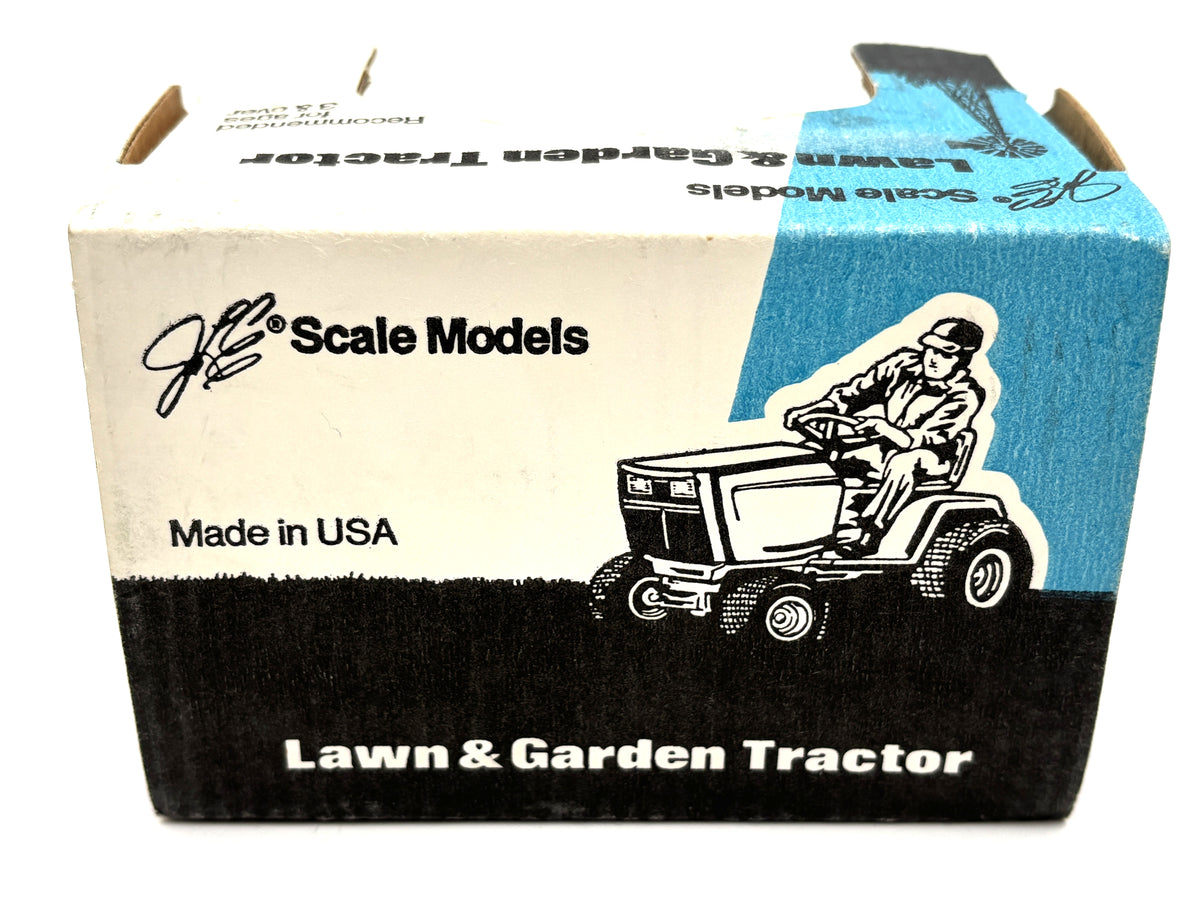 1/16 International Cub Cadet 126 Lawn Tractor