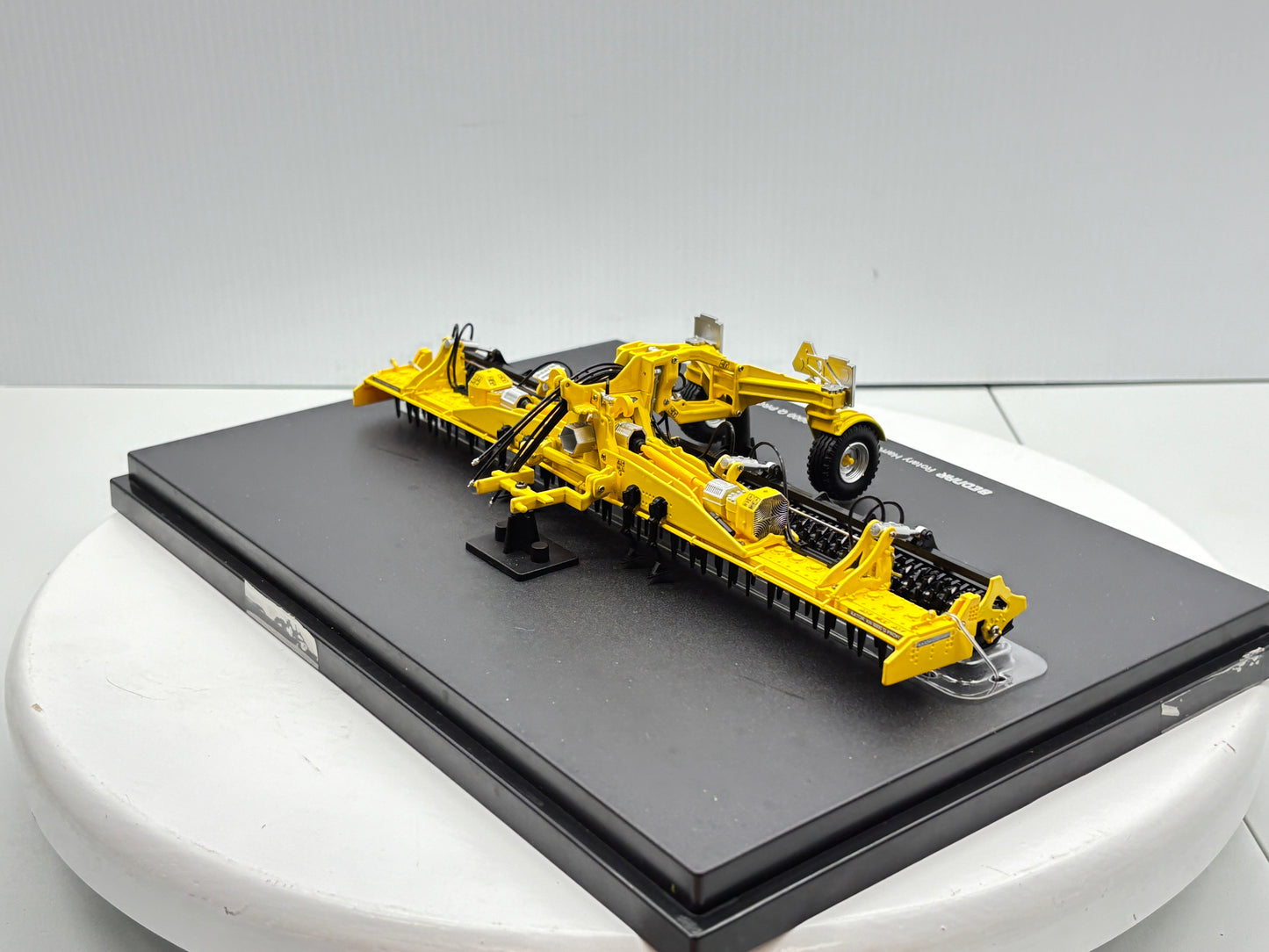 1/32 Bednar Kator KN 8000 Q