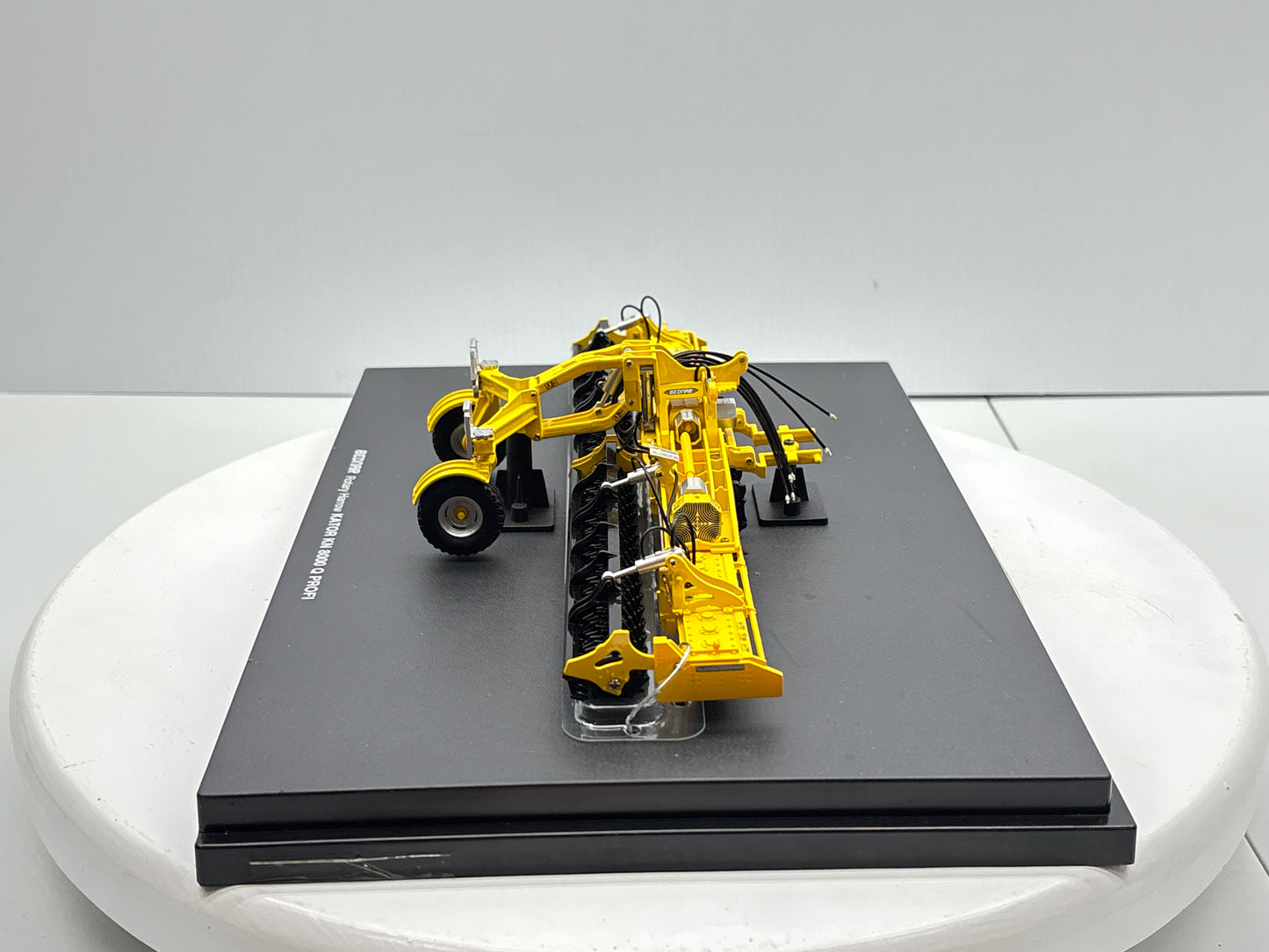 1/32 Bednar Kator KN 8000 Q