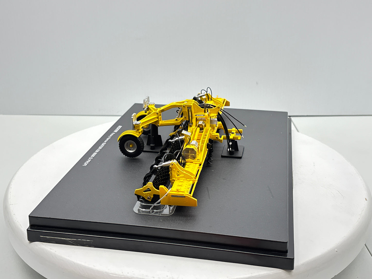 1/32 Bednar Kator KN 8000 Q