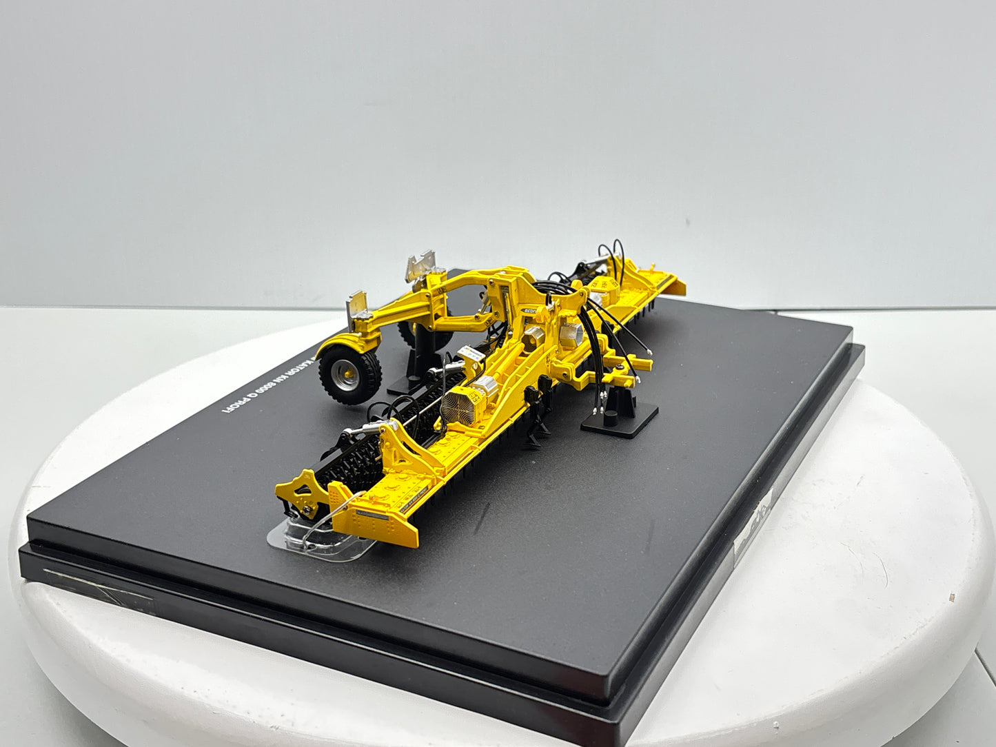 1/32 Bednar Kator KN 8000 Q