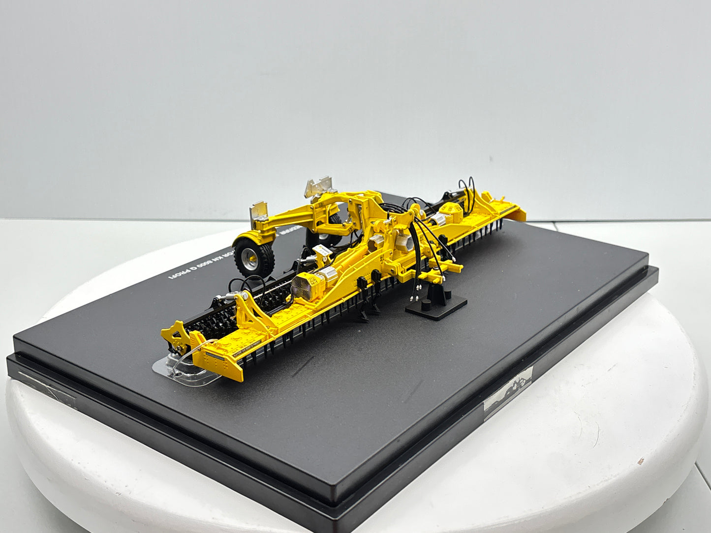 1/32 Bednar Kator KN 8000 Q