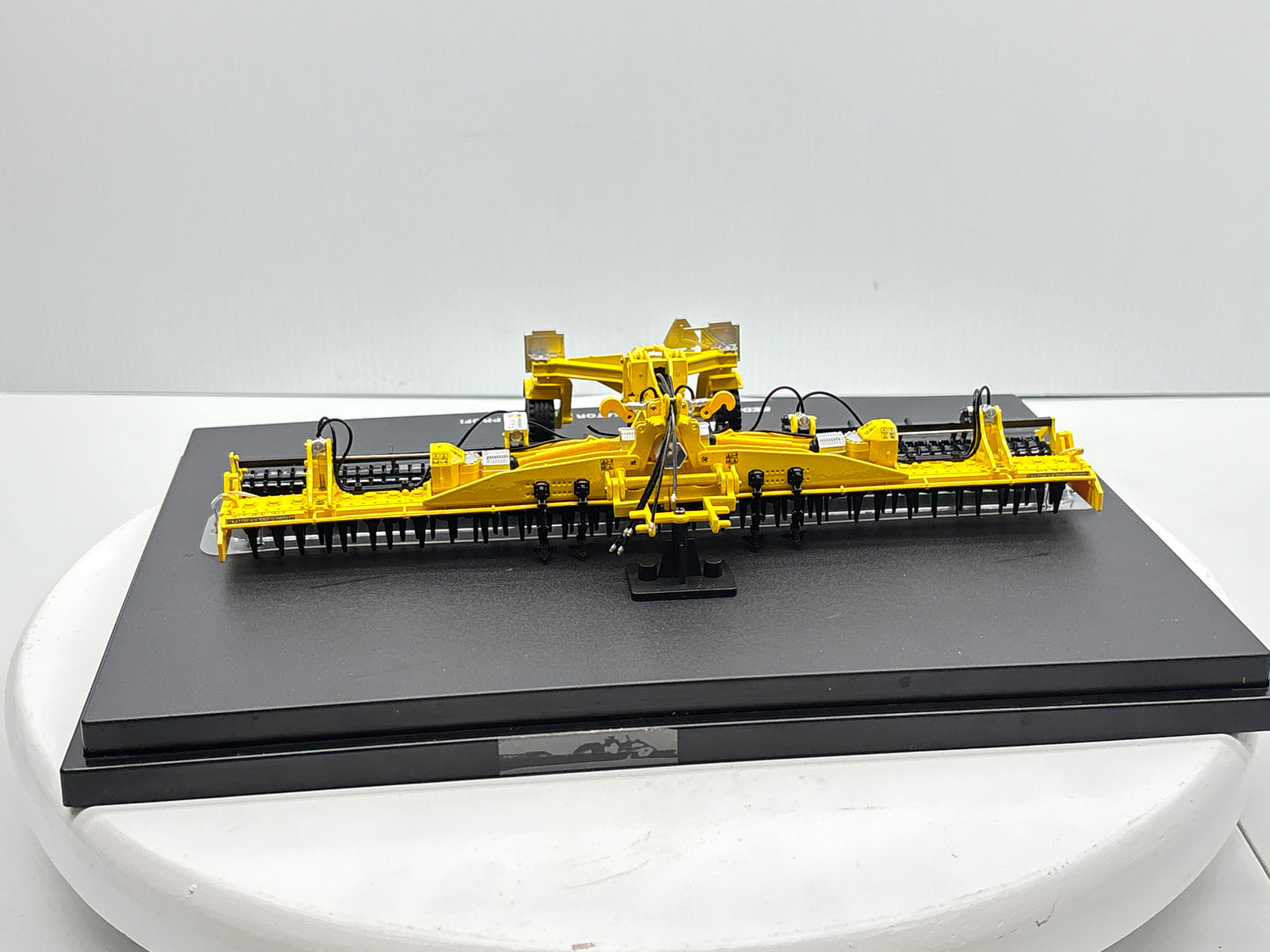 1/32 Bednar Kator KN 8000 Q