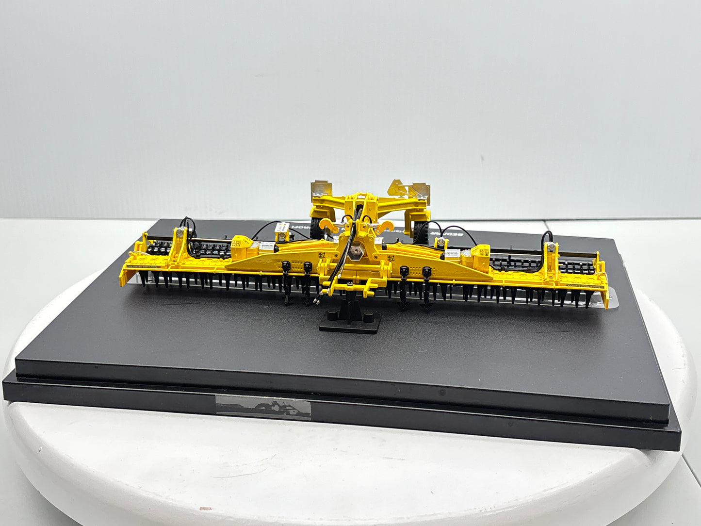 1/32 Bednar Kator KN 8000 Q