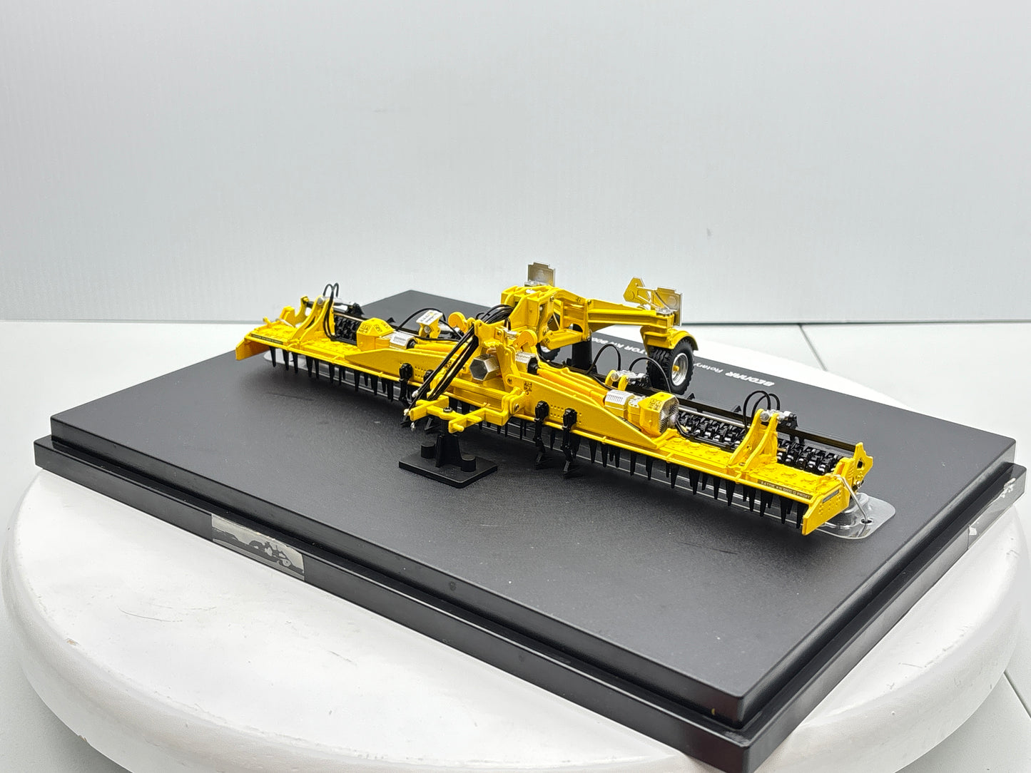 1/32 Bednar Kator KN 8000 Q