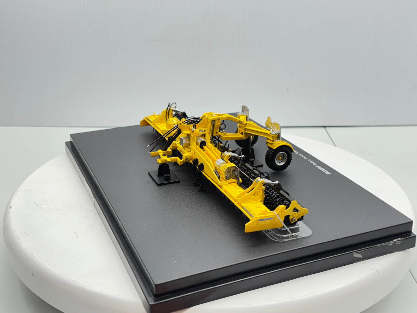1/32 Bednar Kator KN 8000 Q