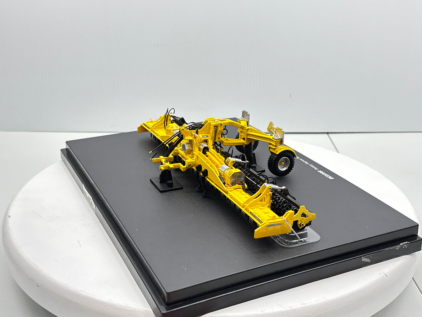 1/32 Bednar Kator KN 8000 Q