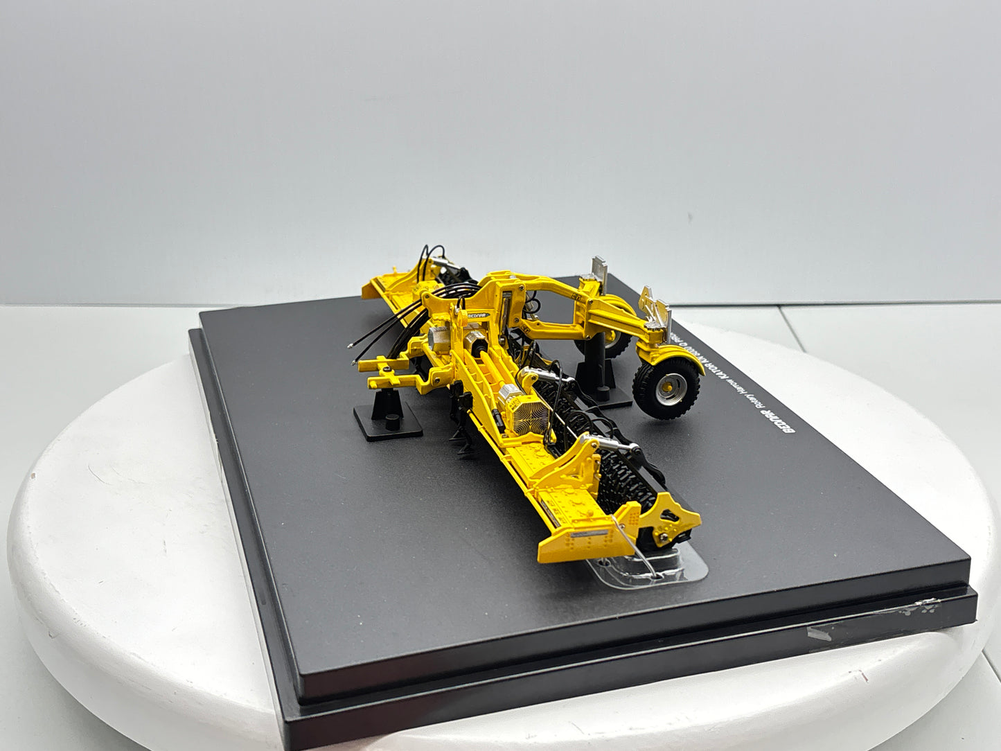 1/32 Bednar Kator KN 8000 Q