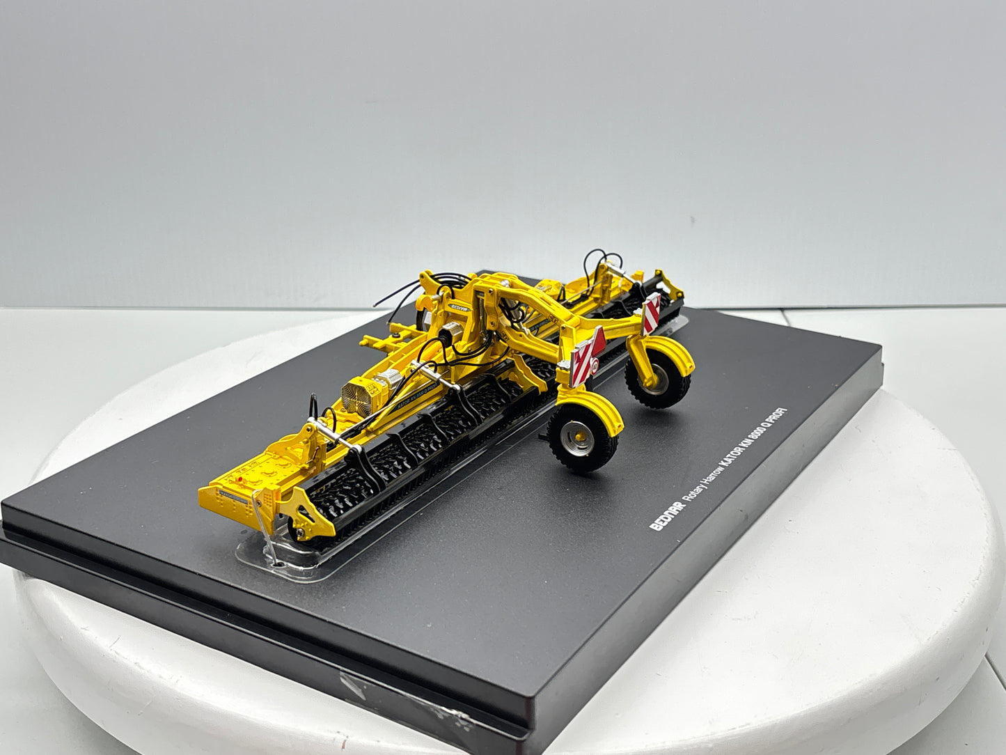 1/32 Bednar Kator KN 8000 Q