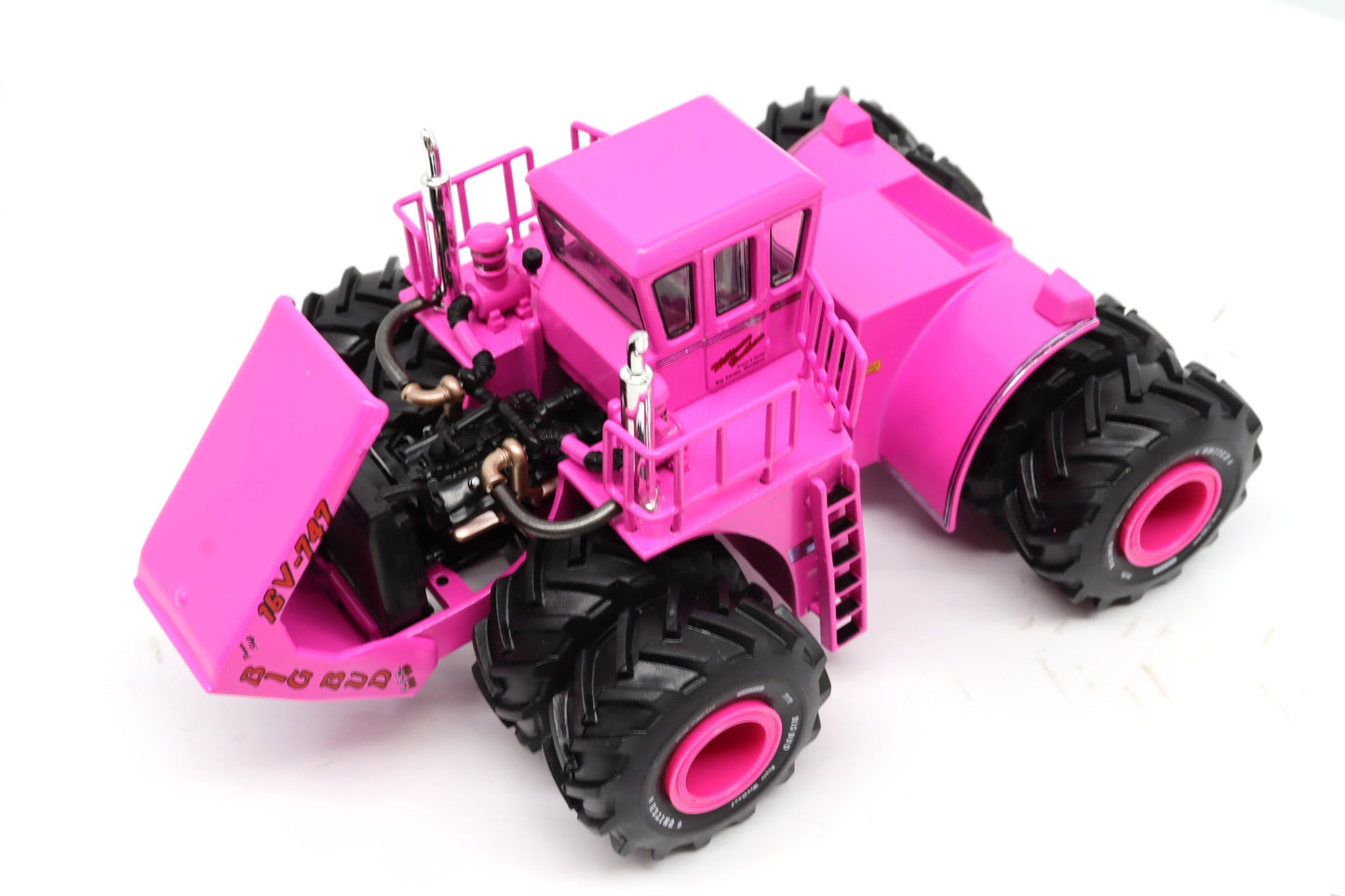 1/64 Big Bud "Pink" 16V-747 40112