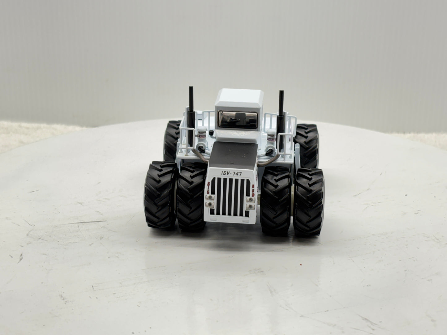 1/64 Big Bud 16V-747 760HP
